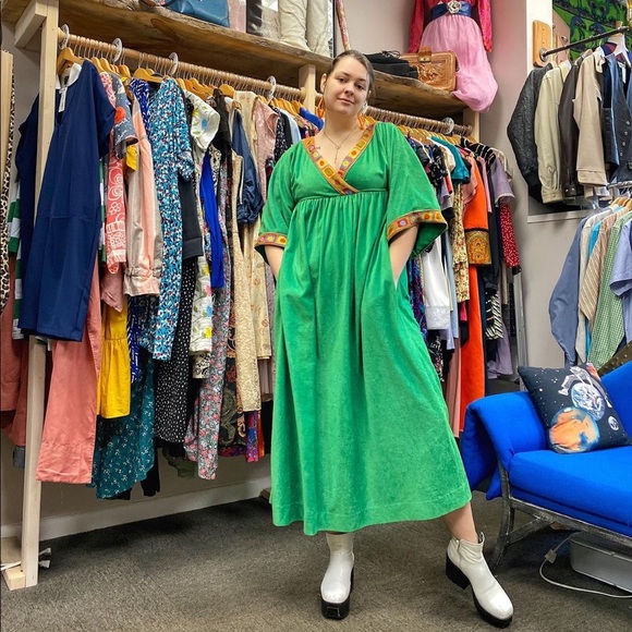 70s VTG Velvet Embroidered Dress - Picture 11 of 11